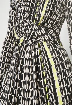 MAX&Co. COSMICO - Day Dress - Black Pattern 7 MAX&Co. COSMICO - Day Dress - Black Pattern -Max & Co.Sales 0e86ad2cf6654d53b622f27d20e99461