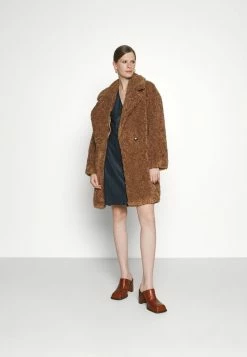 Max & Co.Sales -Max & Co.Sales 14668c2e54694a05ab417686db83be12