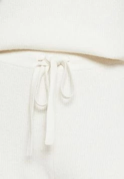 MAX&Co. SCAPPATO - Tracksuit Bottoms - Ivory -Max & Co.Sales 2748012e431048e099d3074d9fefdfee