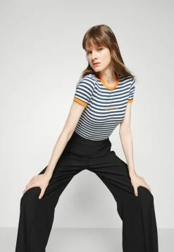 MAX&Co. CURIOSO - Print T-shirt - Navy Blue -Max & Co.Sales 82f7df1e80d1484d949fd155277d9f64