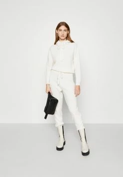 Max & Co.Sales -Max & Co.Sales 8402be7261044c0bb824e0e49e3dddfb