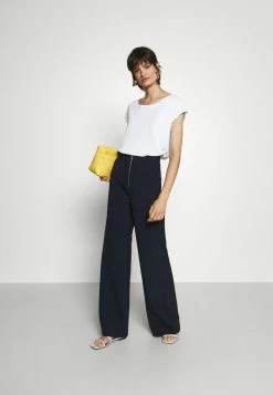 Max & Co.Sales -Max & Co.Sales 9d6aa24d23a948aeabc62b485bf3c242