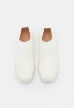 MAX&Co. OYA - Slip-ons - Ivory 6 MAX&Co. OYA - Slip-ons - Ivory -Max & Co.Sales a6cbf8d5b6ce4d0eafc2eaa95a095561