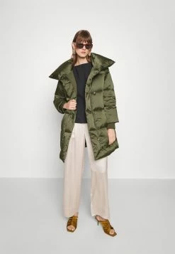 Max & Co.Sales -Max & Co.Sales b3efba9a7bae4bc79274c5ba64a0479e