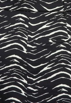 MAX&Co. AGILE - Day Dress - Black 4 MAX&Co. AGILE - Day Dress - Black -Max & Co.Sales efc295a4b3714e62898d516b3f693ea1