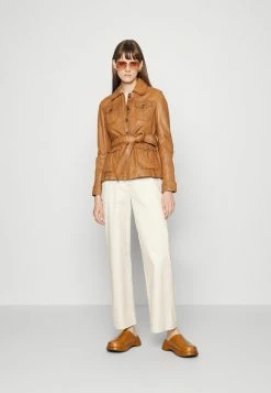 Max & Co.Sales -Max & Co.Sales fd3a4de8545d45aa922d37125f3e4e81